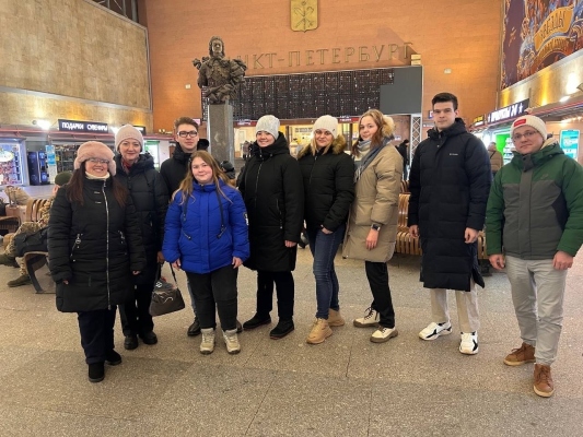Внуки Победы прибыли в Санкт-Петербург